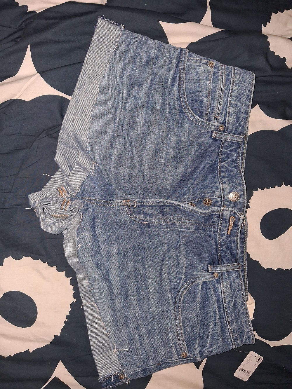 NWT Free People Medium Blue Distressed Denim Cutoff Shorts Size 33